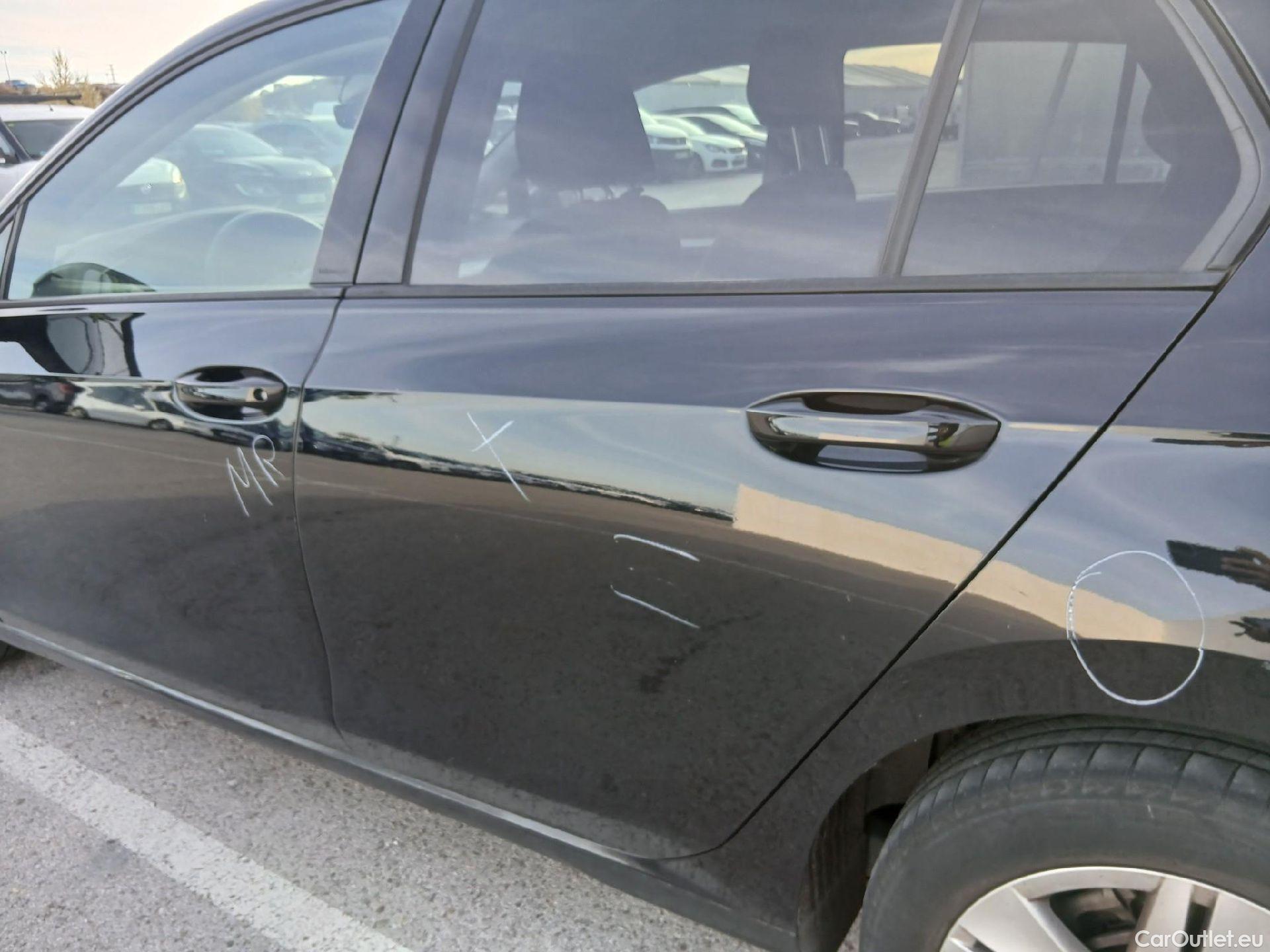  Volkswagen  Golf  VOLKSWAGEN / 2020 / 5P / berlina con portón Life 2.0 TDI 85kW (115CV) #13