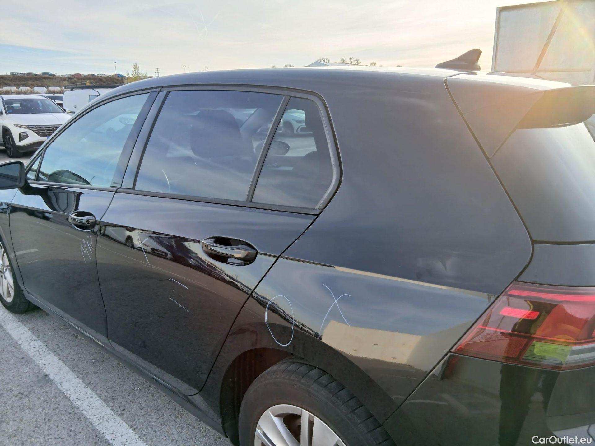  Volkswagen  Golf  VOLKSWAGEN / 2020 / 5P / berlina con portón Life 2.0 TDI 85kW (115CV) #16