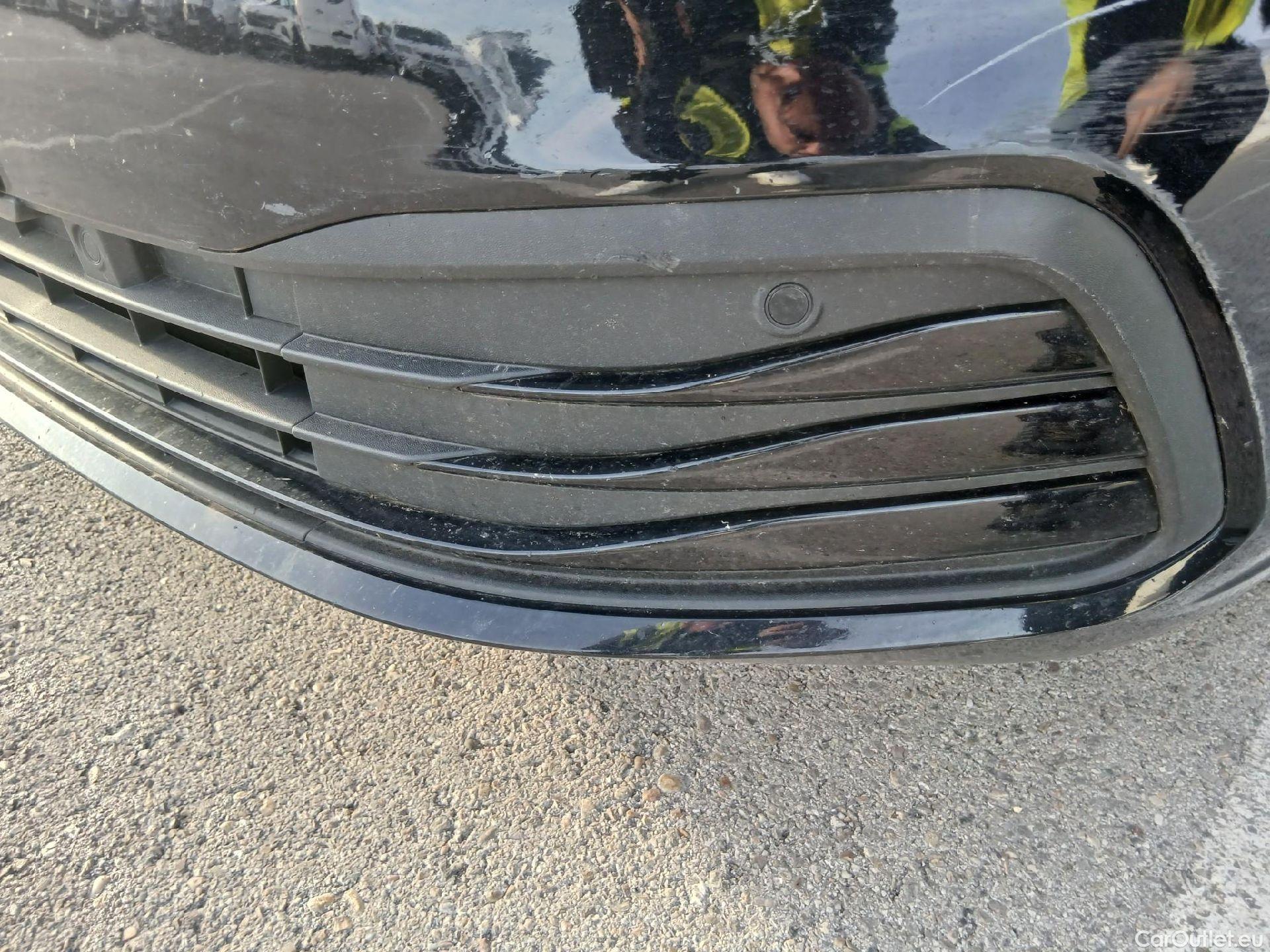  Volkswagen  Golf  VOLKSWAGEN / 2020 / 5P / berlina con portón Life 2.0 TDI 85kW (115CV) #8