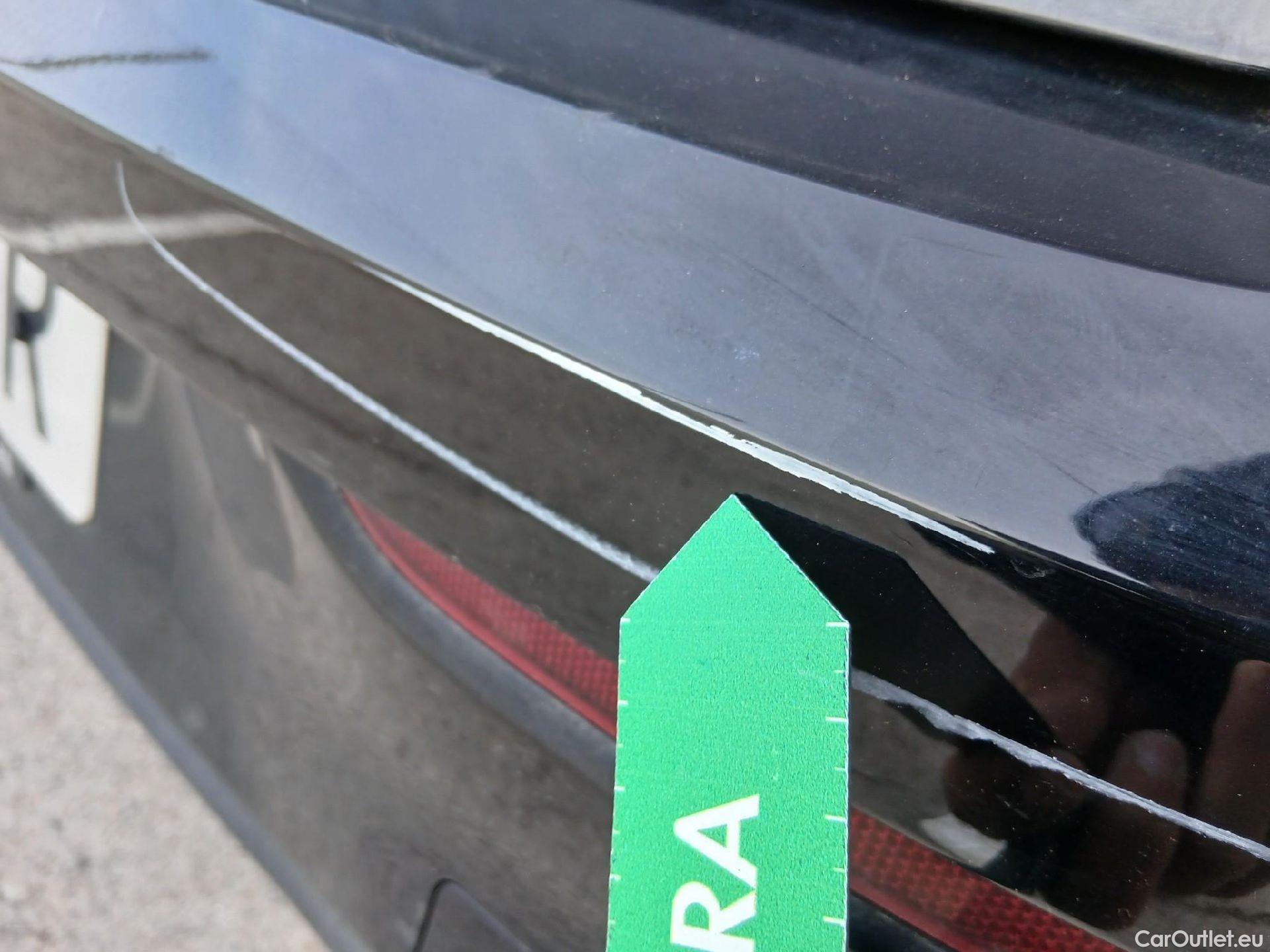  Volkswagen  Golf  VOLKSWAGEN / 2020 / 5P / berlina con portón Life 2.0 TDI 85kW (115CV) #18