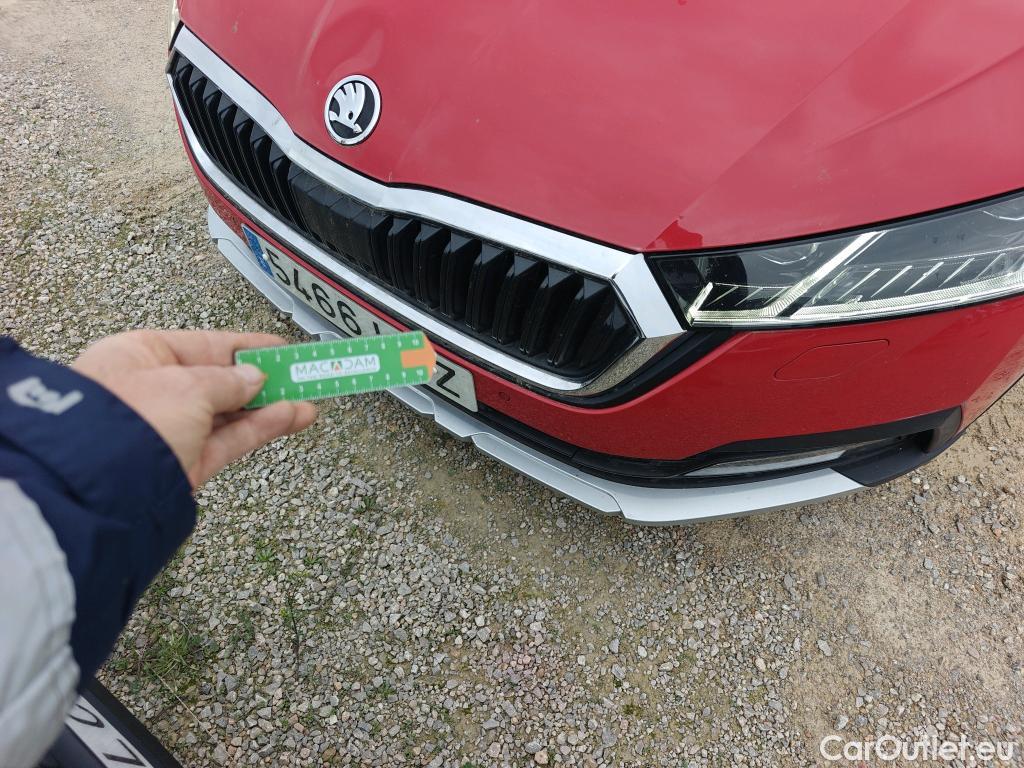  Skoda  Octavia SKODA  / 2020 / 5P / familiar Combi 1.5 TSI 110kW(150CV) Man Scout #23