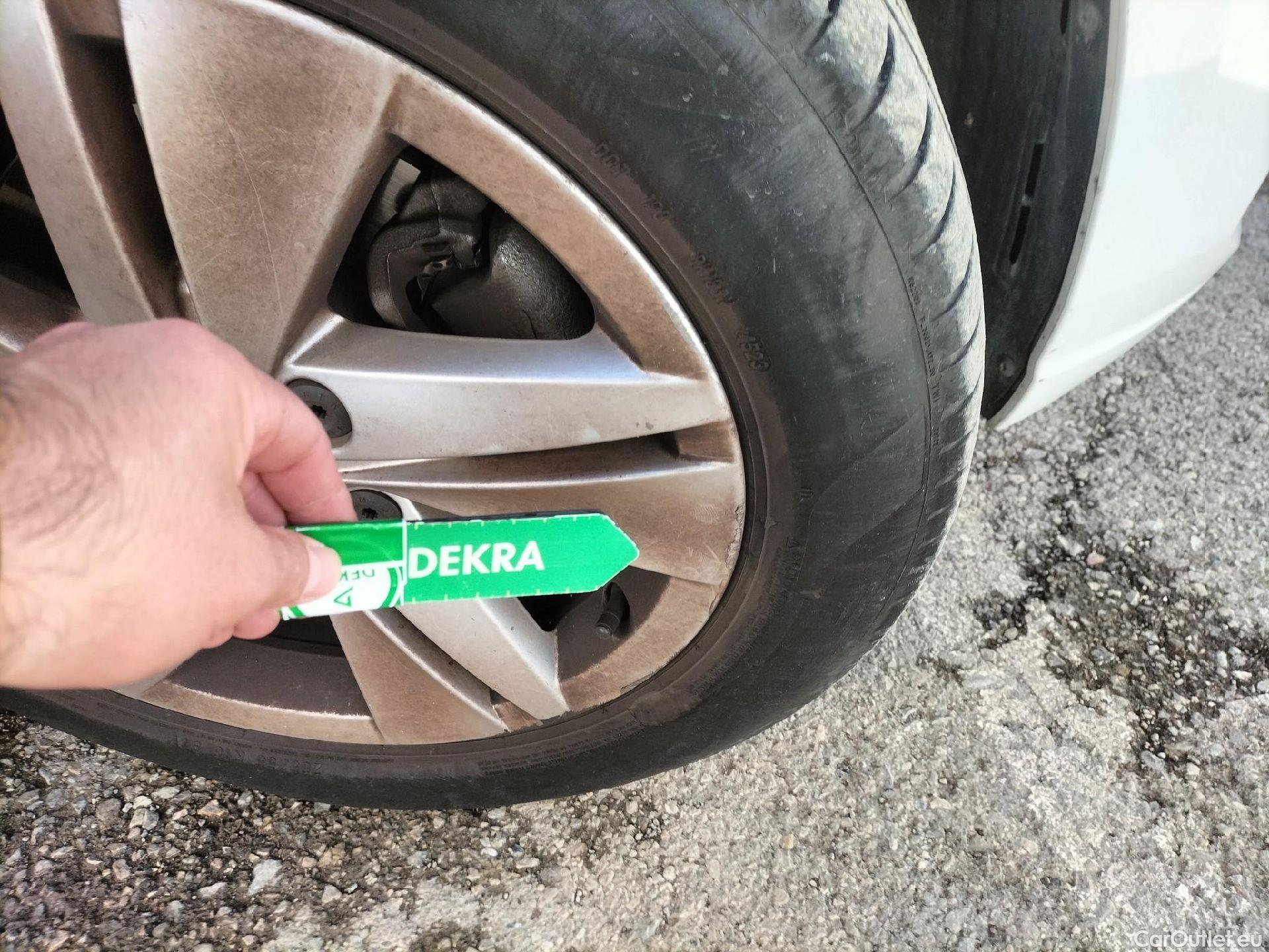  Volkswagen  Golf  VOLKSWAGEN / 2020 / 5P / familiar Life 1.5 eTSI 96kW (130CV) DSG Variant #19