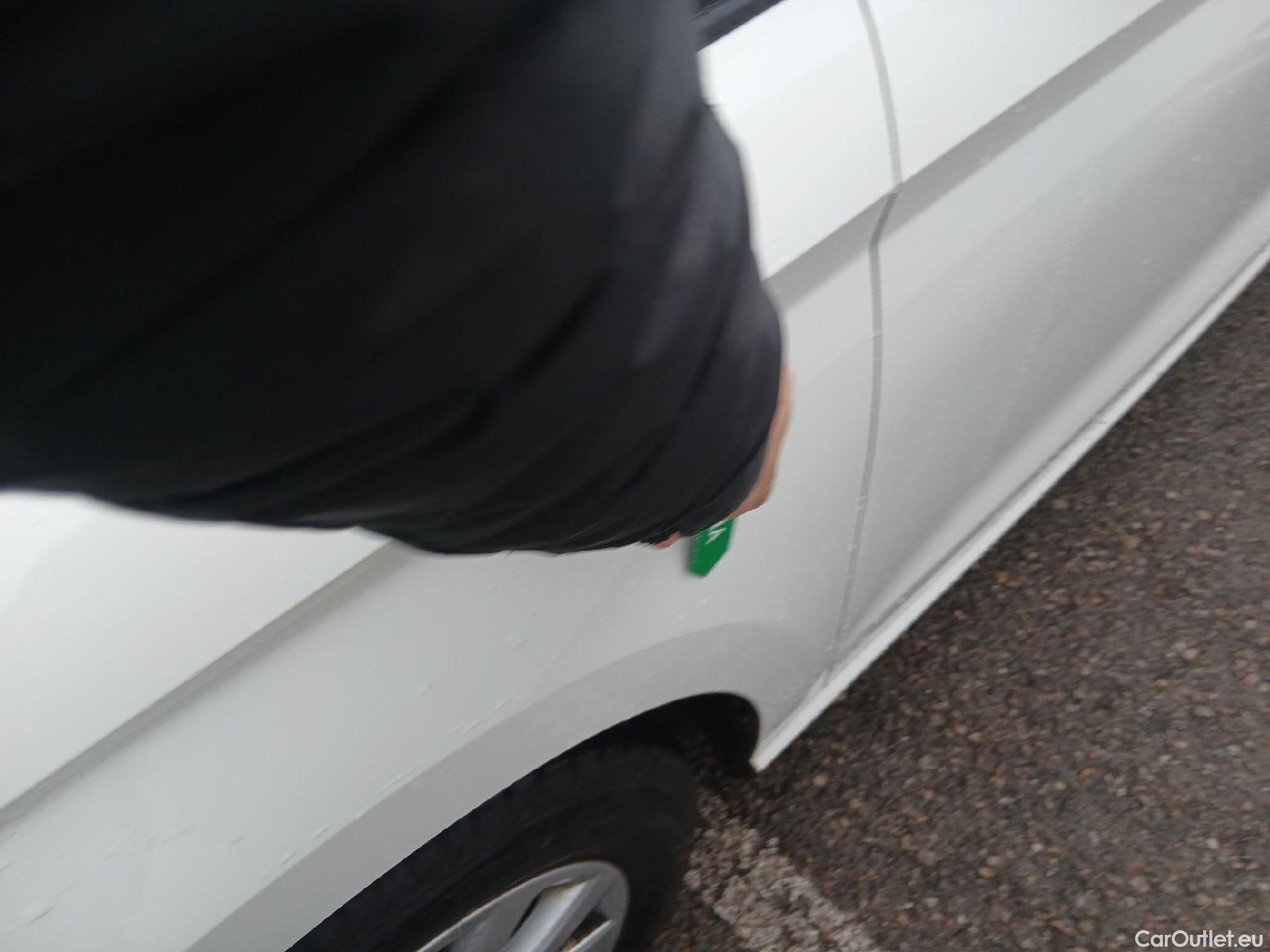  Seat  Ibiza SEAT  / 2017 / 5P / berlina con portón 1.0 TSI 81kW (110CV) Style Plus (AC) #4