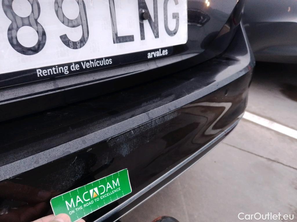  Volkswagen  Passat VOLKSWAGEN  / 2019 / 5P / familiar Variant GTE 1.4 TSI e-Power 115kW + 85kW #17