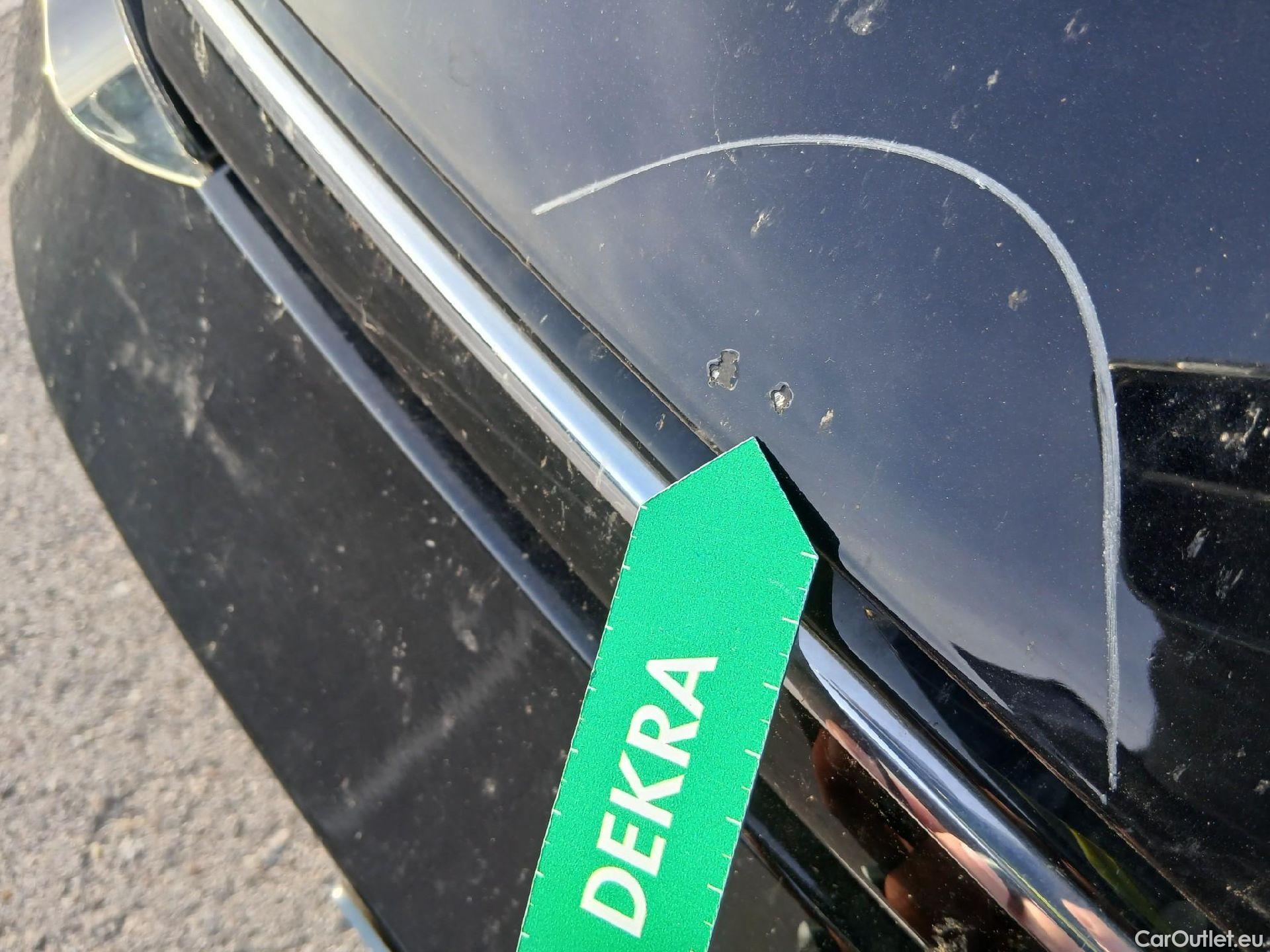  Volkswagen  Golf  VOLKSWAGEN / 2020 / 5P / berlina con portón Life 2.0 TDI 85kW (115CV) #4