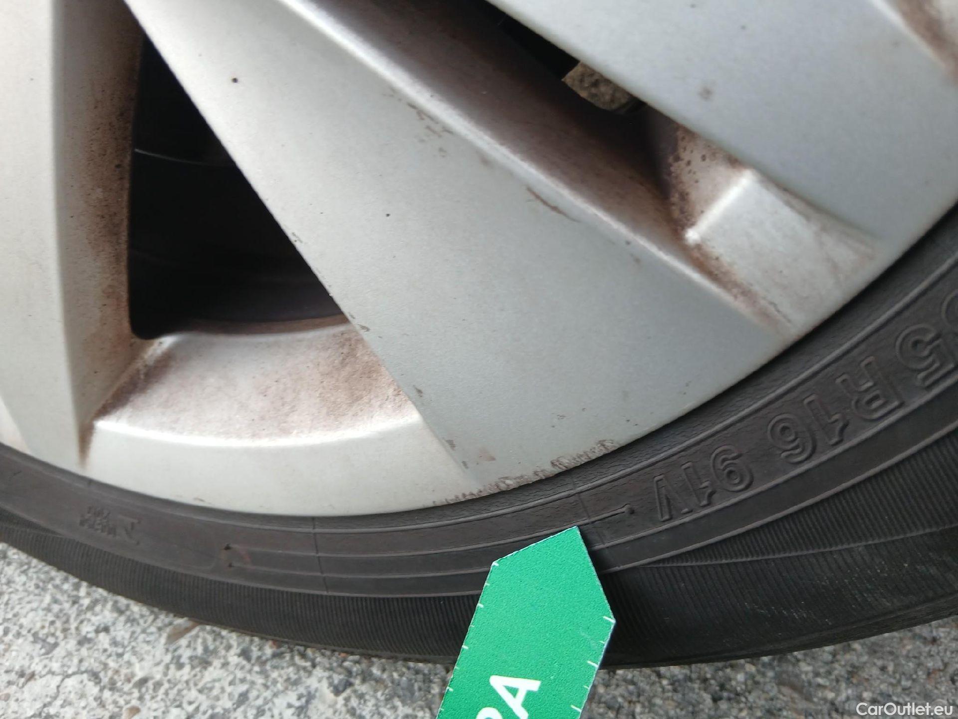  Volkswagen  Golf  VOLKSWAGEN / 2020 / 5P / berlina con portón Life 2.0 TDI 85kW (115CV) #30