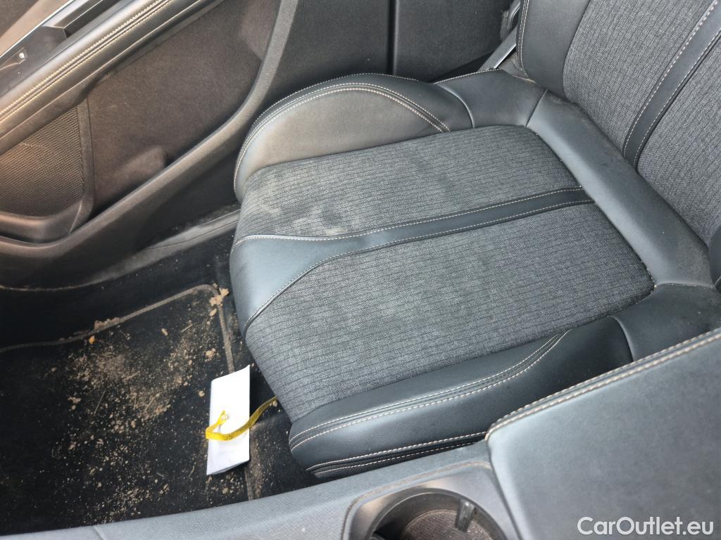  Peugeot  5008 PEUGEOT  / 2017 / 5P / todoterreno GT Line 1.6 PureTech 132kW (180CV) EAT8 #1