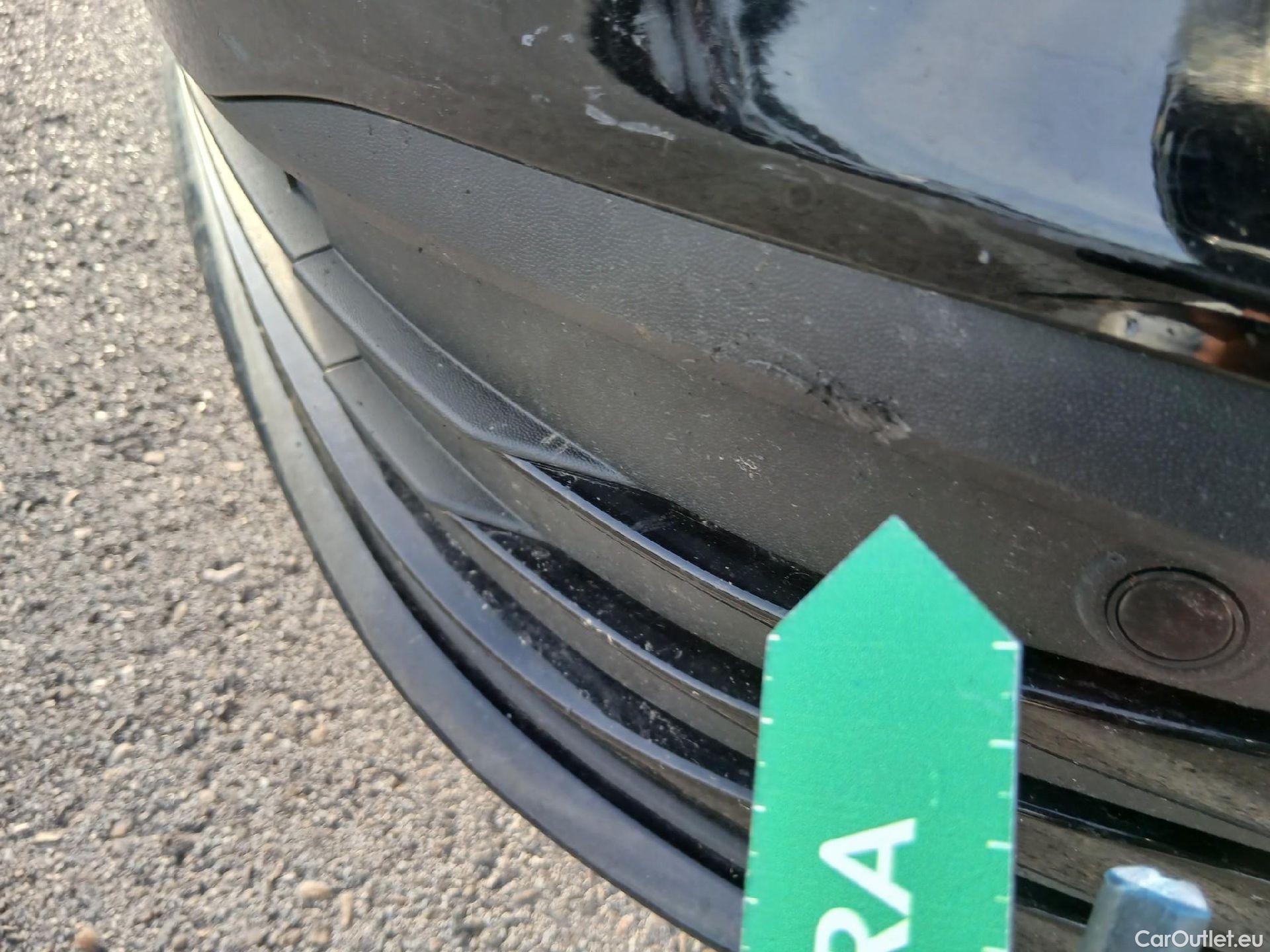  Volkswagen  Golf  VOLKSWAGEN / 2020 / 5P / berlina con portón Life 2.0 TDI 85kW (115CV) #9