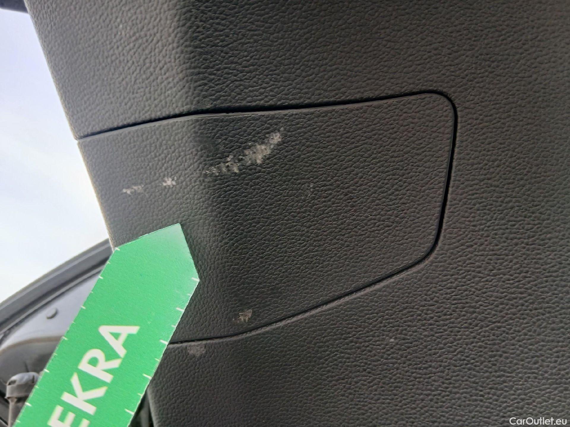  Volkswagen  Golf  VOLKSWAGEN / 2020 / 5P / berlina con portón Life 2.0 TDI 85kW (115CV) #21