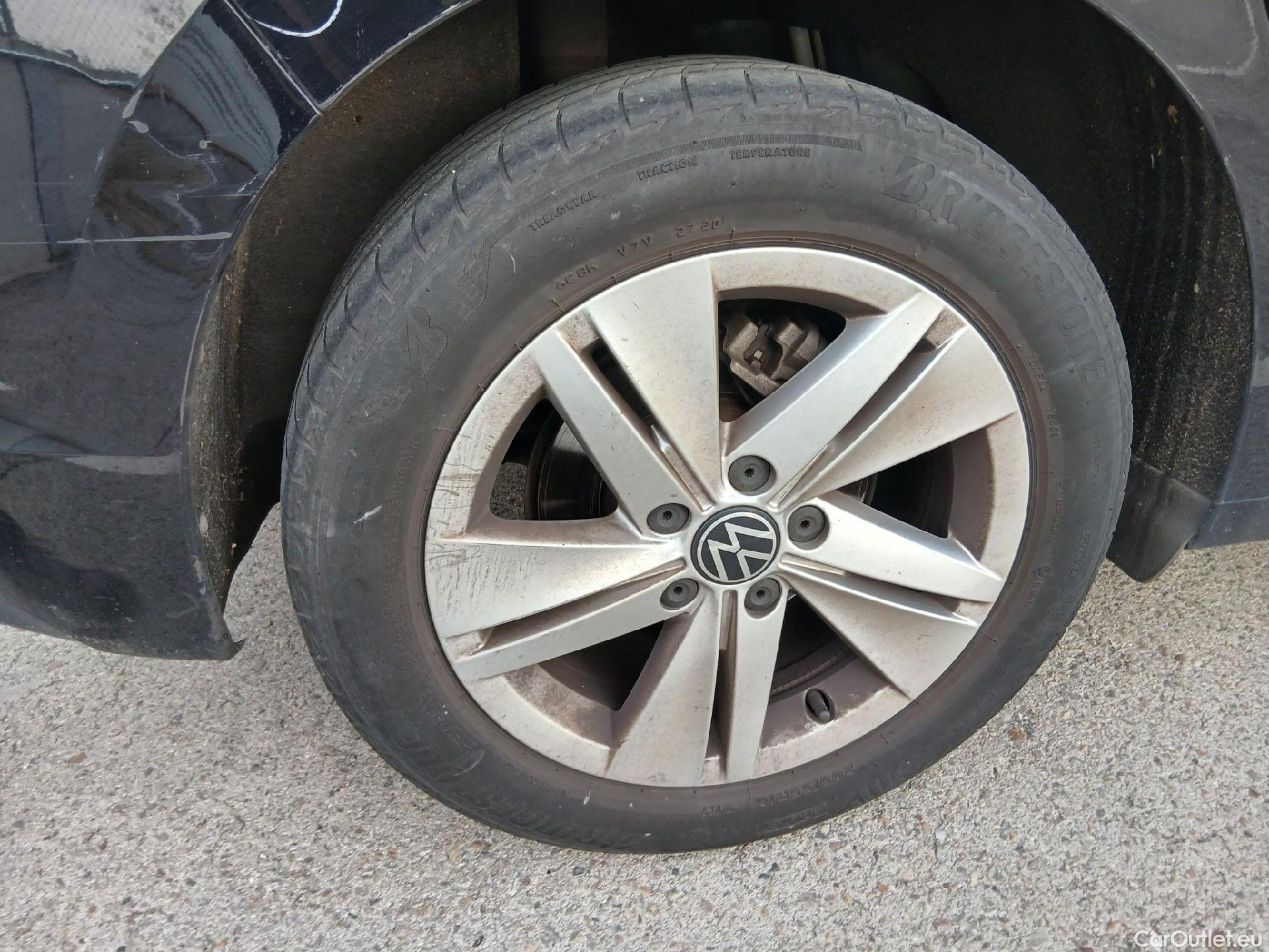  Volkswagen  Golf  VOLKSWAGEN / 2020 / 5P / berlina con portón Life 2.0 TDI 85kW (115CV) #36