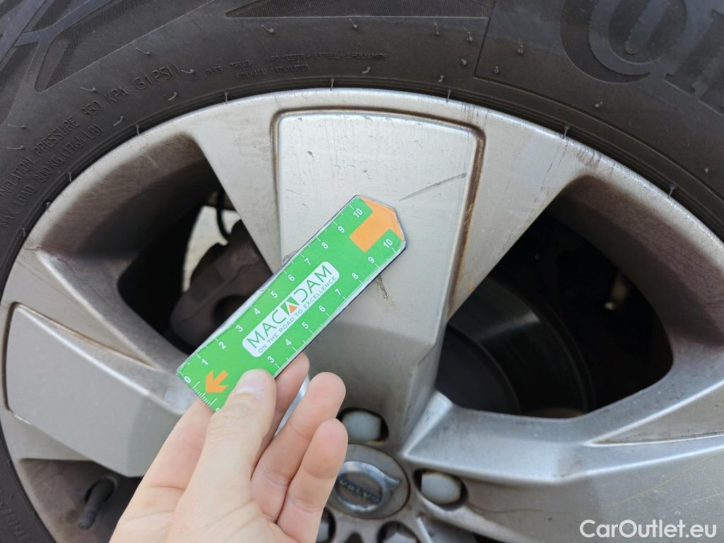  Volvo  XC 40 VOLVO XC40 / 2017 / 5P / todoterreno 2.0 B4 G AWD Momentum Pro Auto #26