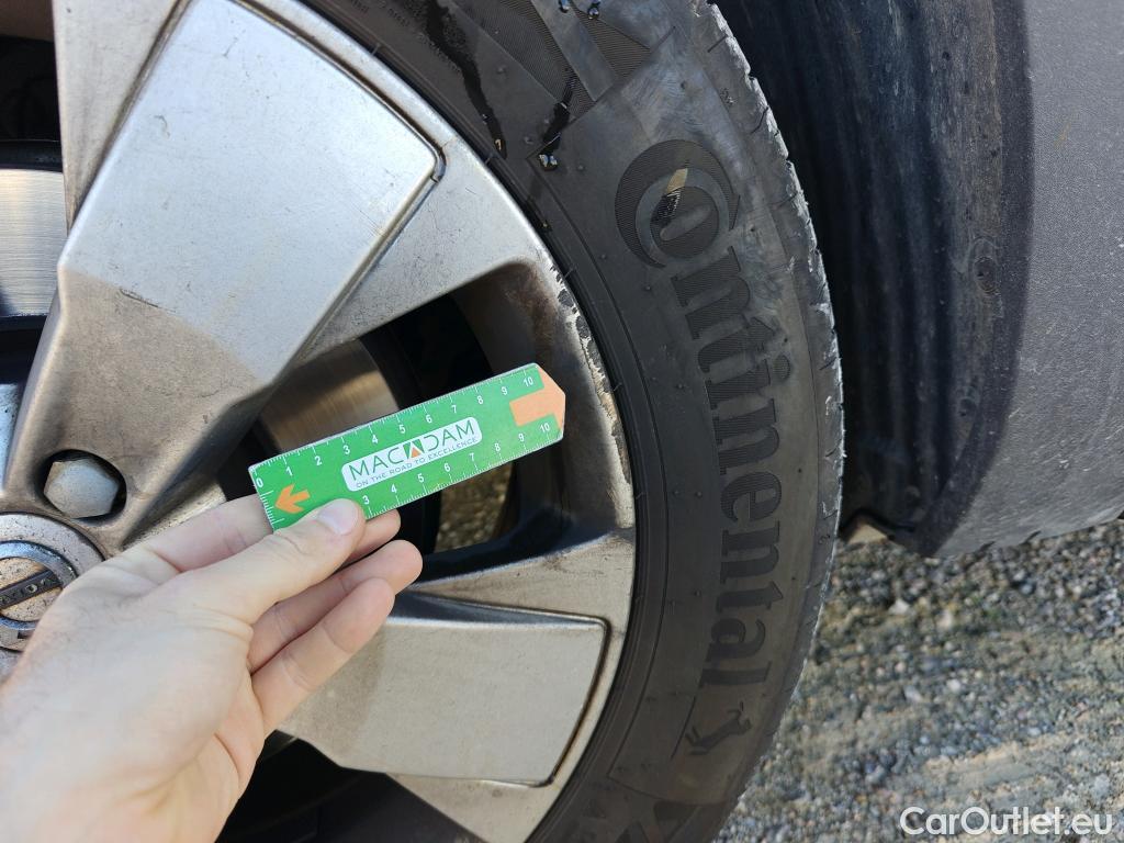  Volvo  XC 40 VOLVO XC40 / 2017 / 5P / todoterreno 2.0 B4 G AWD Momentum Pro Auto #4