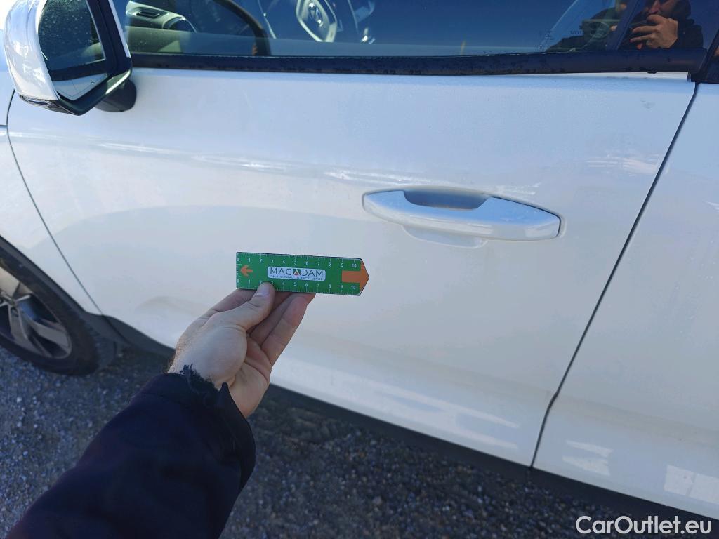  Volvo  XC 40 VOLVO XC40 / 2017 / 5P / todoterreno 2.0 B4 G AWD Momentum Pro Auto #18