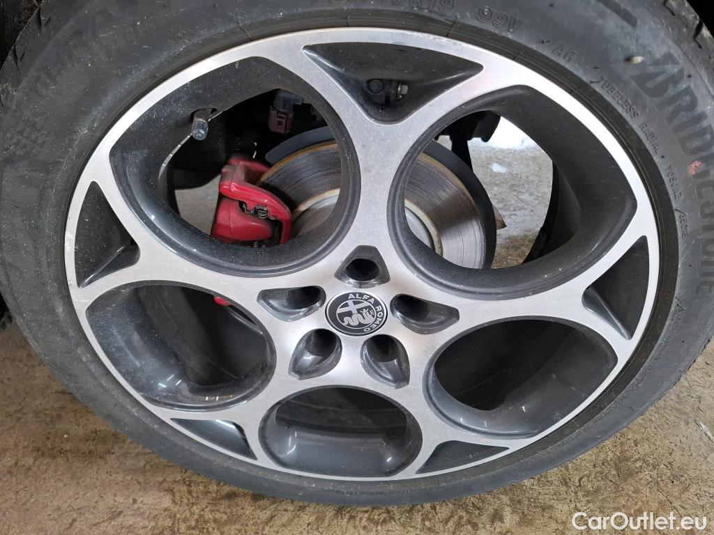  Alfa Romeo  TONALE ALFA ROMEO  / 2022 / 5P / SUV 1.5T Hybrid 160 TCT7 Veloce #13