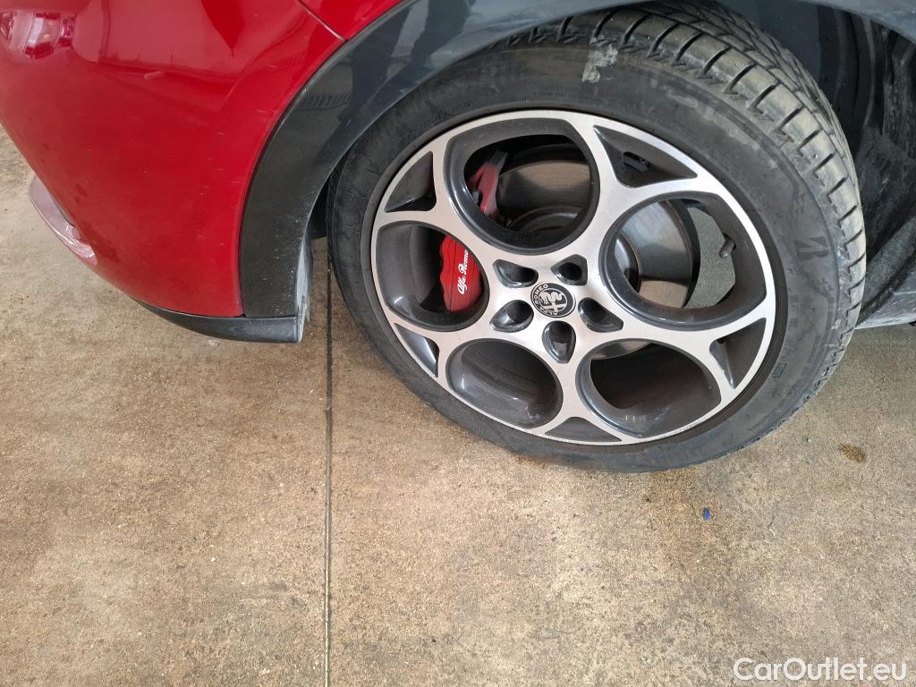  Alfa Romeo  TONALE ALFA ROMEO  / 2022 / 5P / SUV 1.5T Hybrid 160 TCT7 Veloce #8