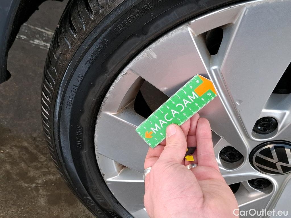  Volkswagen  Golf  VIII SW Style 2.0 TDI 115CV BVA7 E6d #10