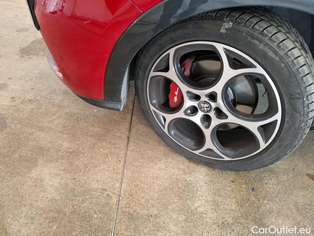  Alfa Romeo  TONALE ALFA ROMEO  / 2022 / 5P / SUV 1.5T Hybrid 160 TCT7 Veloce #6