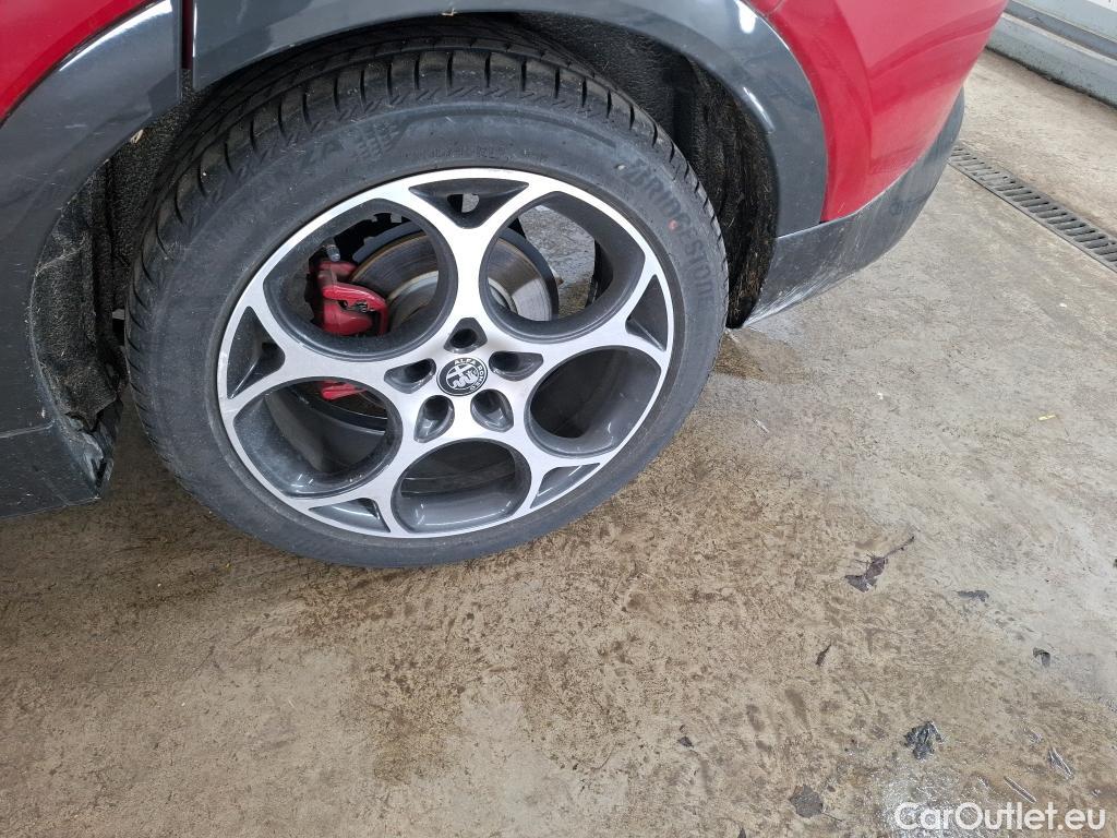  Alfa Romeo  TONALE ALFA ROMEO  / 2022 / 5P / SUV 1.5T Hybrid 160 TCT7 Veloce #12