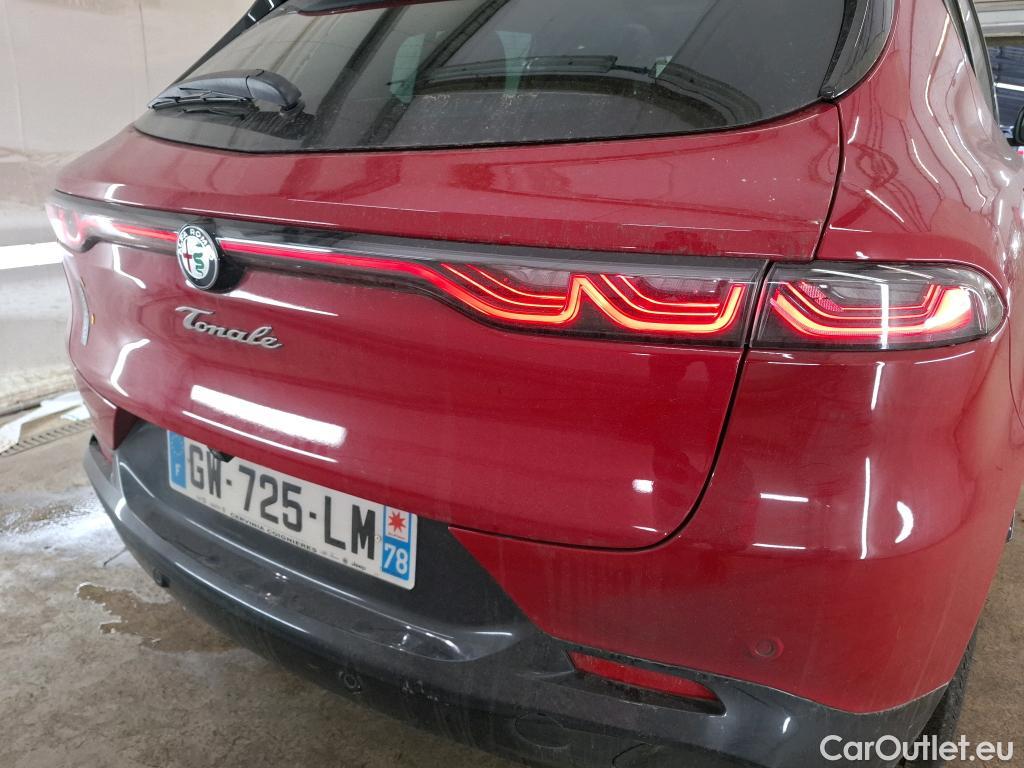  Alfa Romeo  TONALE ALFA ROMEO  / 2022 / 5P / SUV 1.5T Hybrid 160 TCT7 Veloce #1