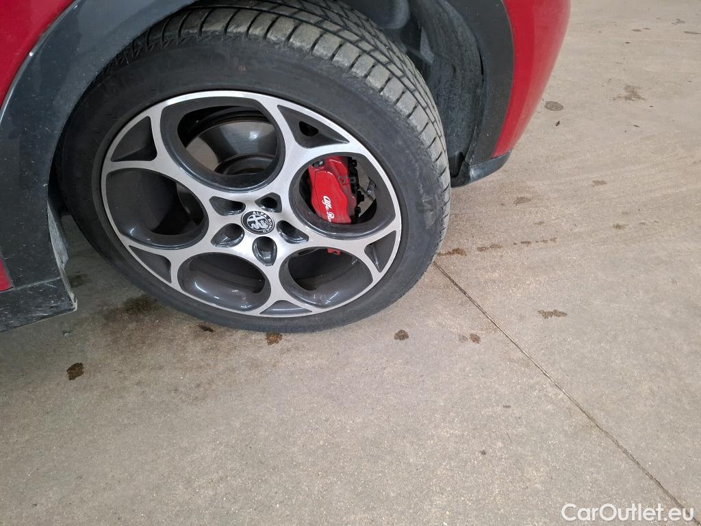  Alfa Romeo  TONALE ALFA ROMEO  / 2022 / 5P / SUV 1.5T Hybrid 160 TCT7 Veloce #23