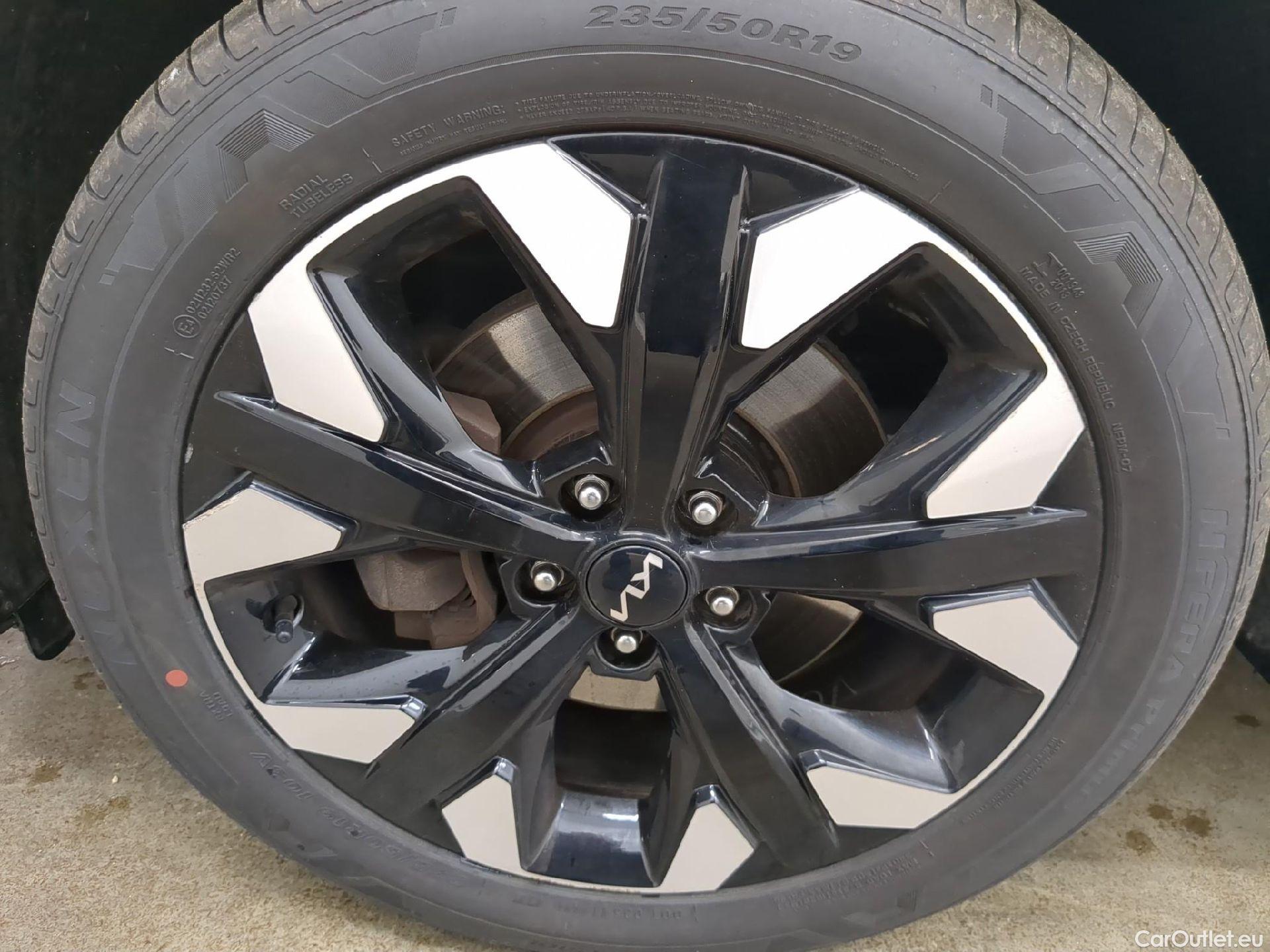  KIA  Sportage KIA  / 2021 / 5P / SUV 1.6 T-GDI 265 PHEV AUTO 4WD DESIGN #5