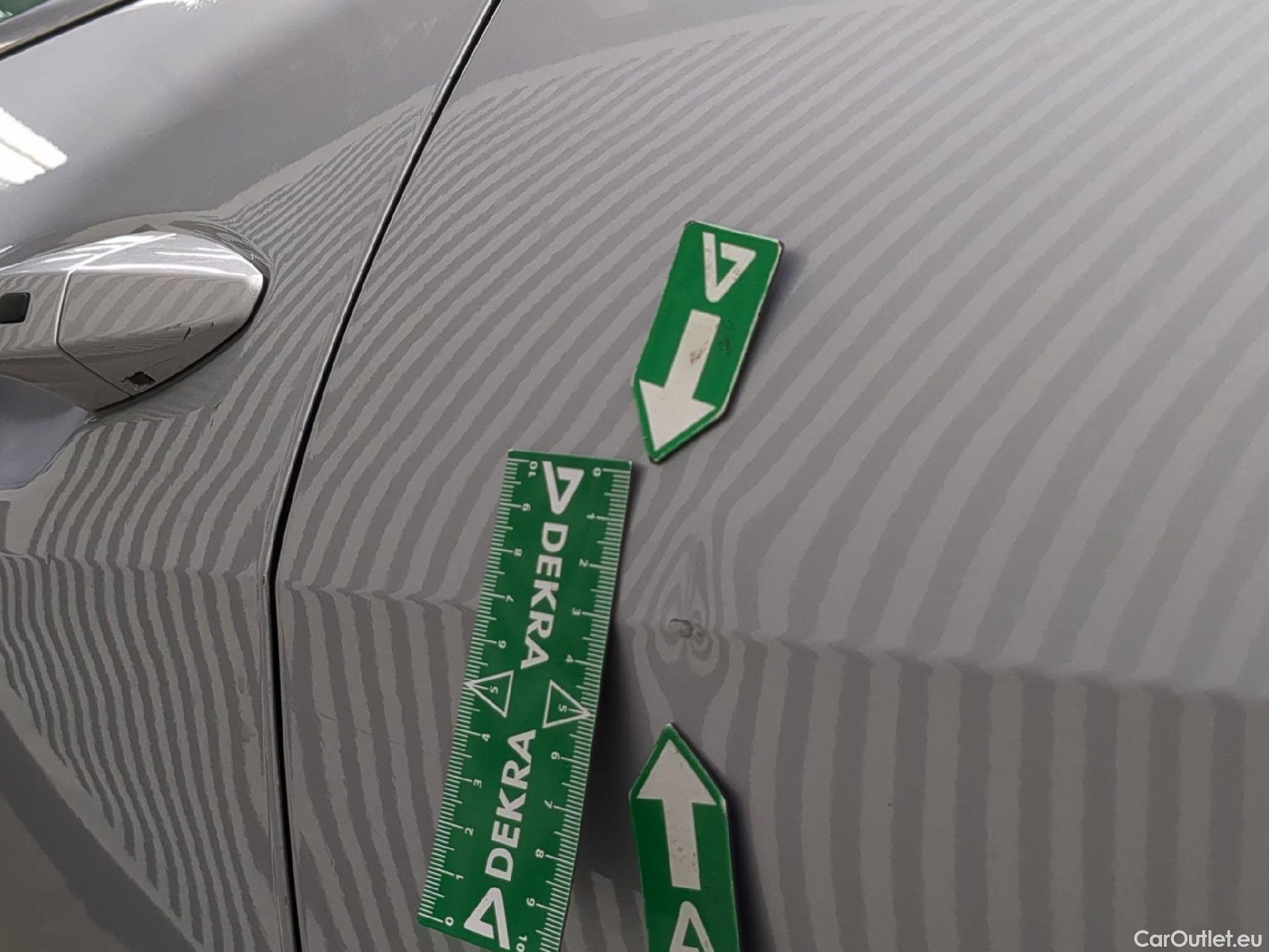  KIA  Sportage KIA  / 2021 / 5P / SUV 1.6 T-GDI 265 PHEV AUTO 4WD DESIGN #19