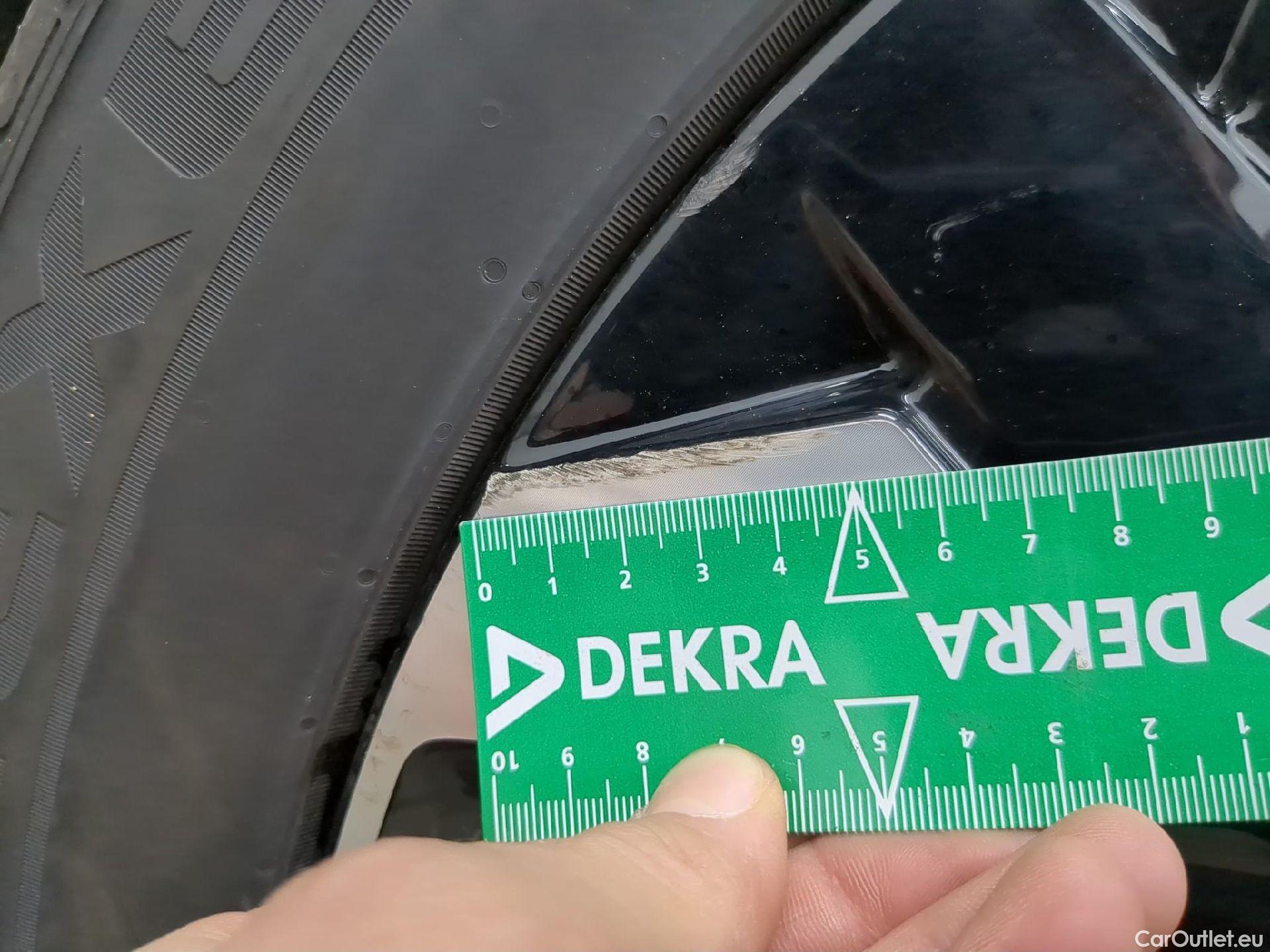  KIA  Sportage KIA  / 2021 / 5P / SUV 1.6 T-GDI 265 PHEV AUTO 4WD DESIGN #6