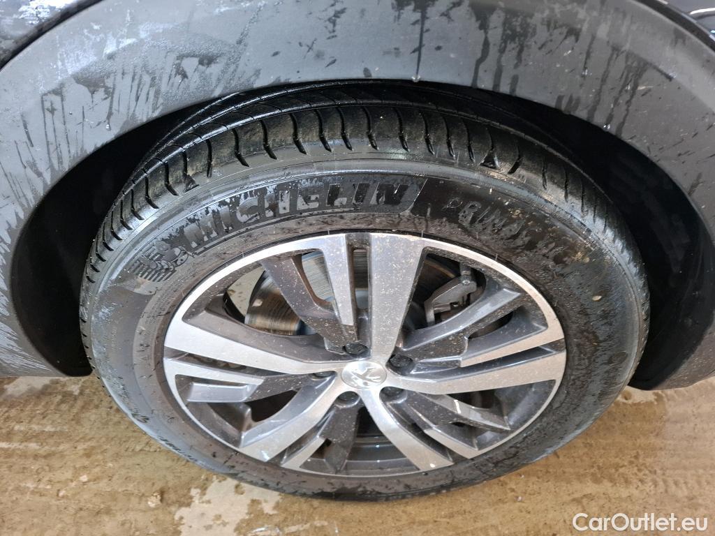  Peugeot  3008 PEUGEOT  / 2020 / 5P / SUV 1.6 HYBRID 225 E-EAT8 Allure Pack #19