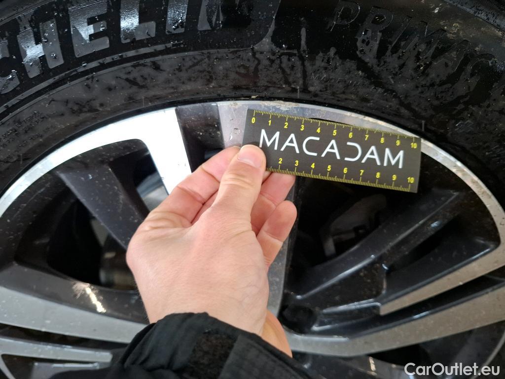  Peugeot  3008 PEUGEOT  / 2020 / 5P / SUV 1.6 HYBRID 225 E-EAT8 Allure Pack #21