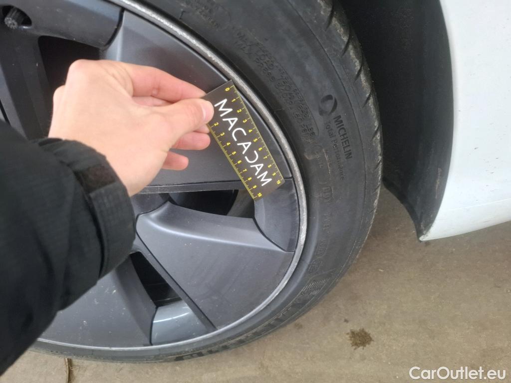  Tesla  Model 3 TESLA   2018  4P  Berline Propulsion #17