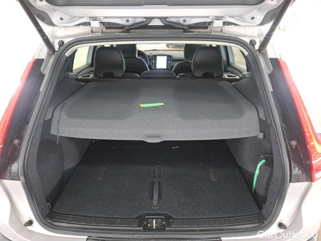  Volvo  XC 40 VOLVO XC40 / 2022 / 5P / SUV B3 163 DCT 7 Plus #7