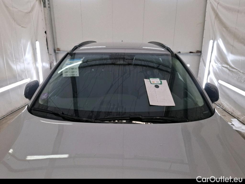  Volvo  XC 40 VOLVO XC40 / 2022 / 5P / SUV B3 163 DCT 7 Plus #4