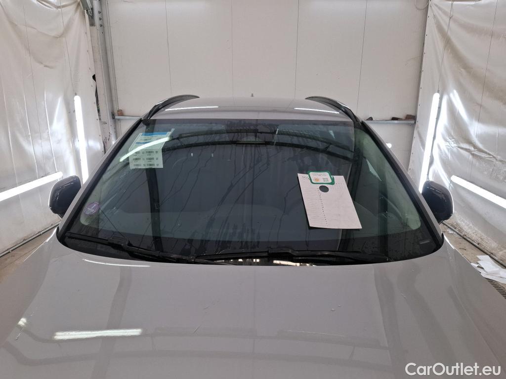  Volvo  XC 40 VOLVO XC40 / 2022 / 5P / SUV B3 163 DCT 7 Plus #1