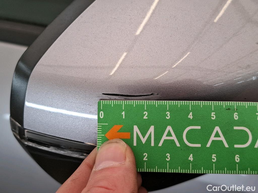  Peugeot  3008 PEUGEOT  / 2020 / 5P / SUV 1.6 HYBRID 225 E-EAT8 Allure Pack #50