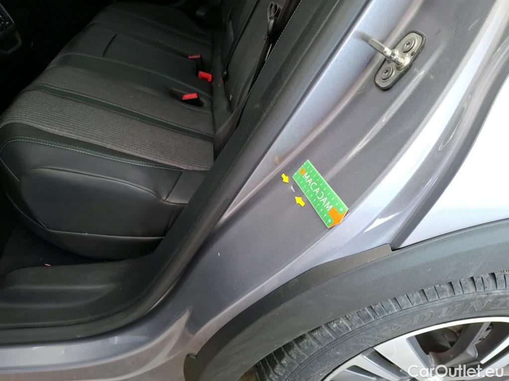  Peugeot  3008 PEUGEOT  / 2020 / 5P / SUV 1.6 HYBRID 225 E-EAT8 Allure Pack #25