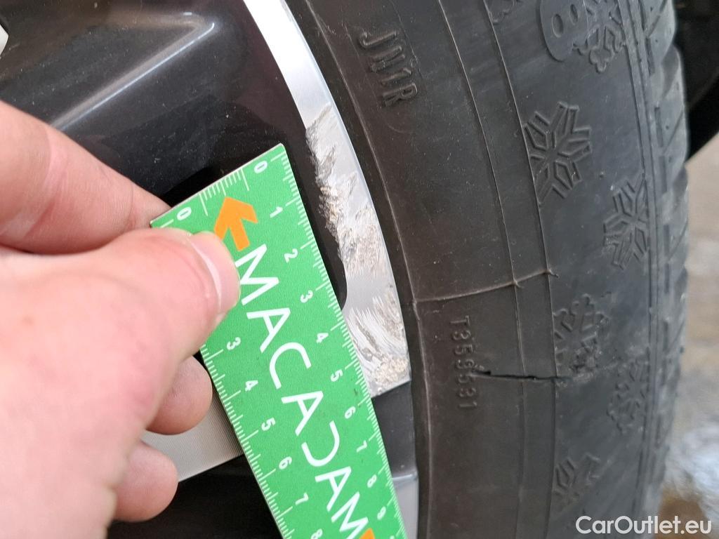  Peugeot  3008 PEUGEOT  / 2020 / 5P / SUV 1.6 HYBRID 225 E-EAT8 Allure Pack #28