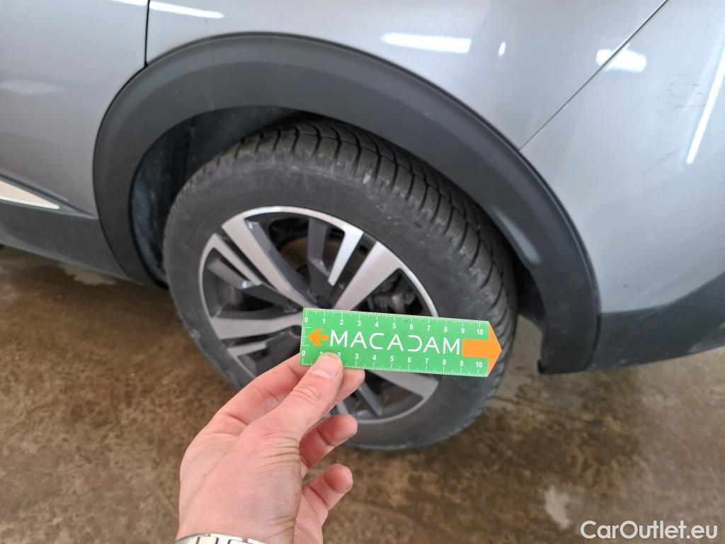  Peugeot  3008 PEUGEOT  / 2020 / 5P / SUV 1.6 HYBRID 225 E-EAT8 Allure Pack #52