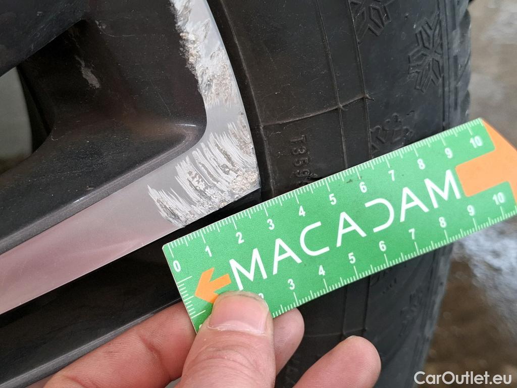  Peugeot  3008 PEUGEOT  / 2020 / 5P / SUV 1.6 HYBRID 225 E-EAT8 Allure Pack #29