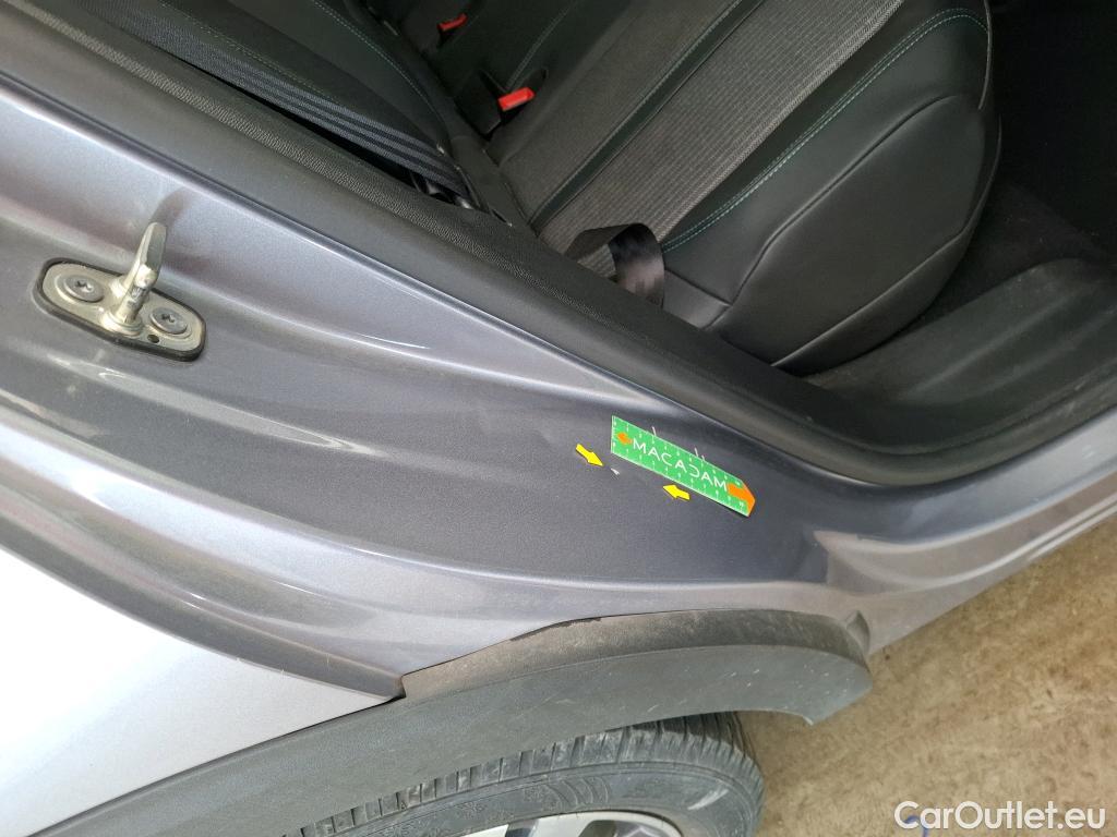  Peugeot  3008 PEUGEOT  / 2020 / 5P / SUV 1.6 HYBRID 225 E-EAT8 Allure Pack #20