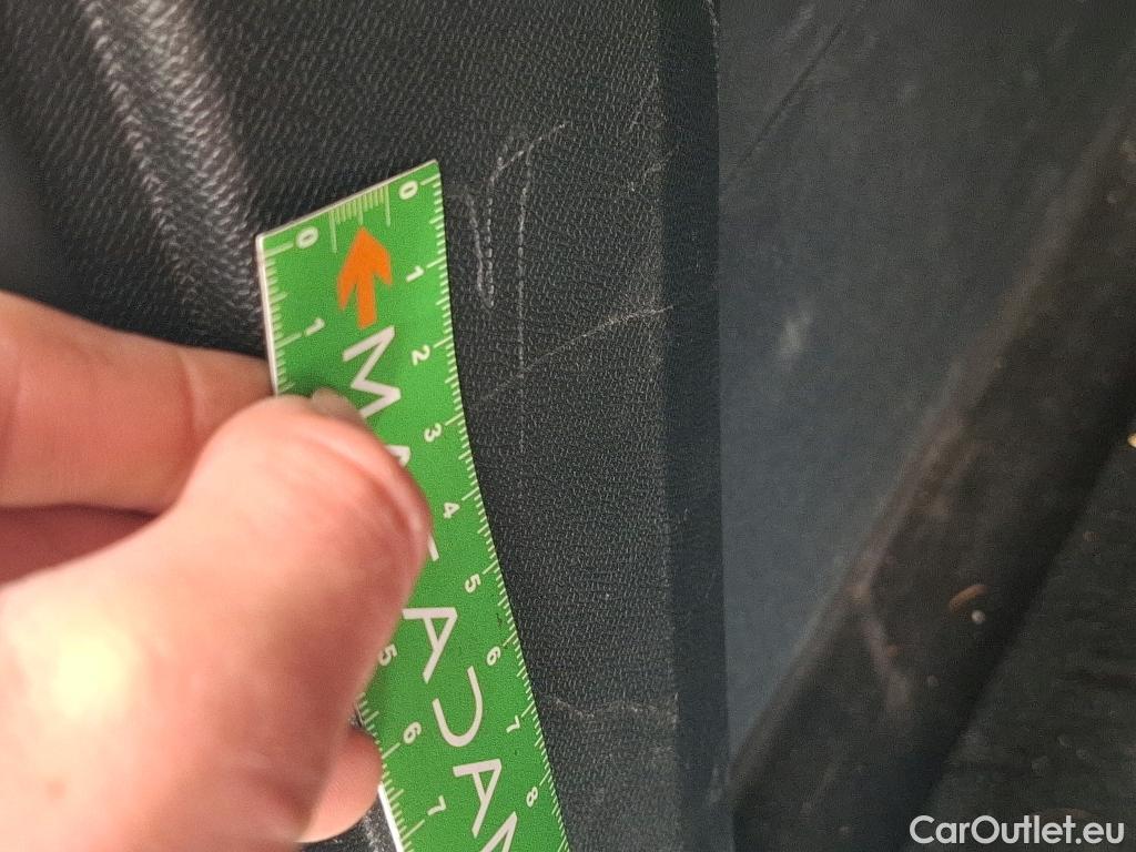  Peugeot  3008 PEUGEOT  / 2020 / 5P / SUV 1.6 HYBRID 225 E-EAT8 Allure Pack #42