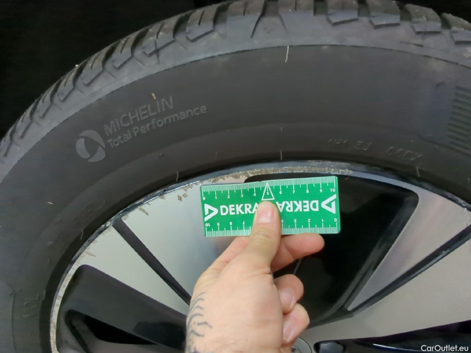  Volvo  XC 40 VOLVO XC40 / 2022 / 5P / SUV Recharge T4 211 DCT7 Start #3