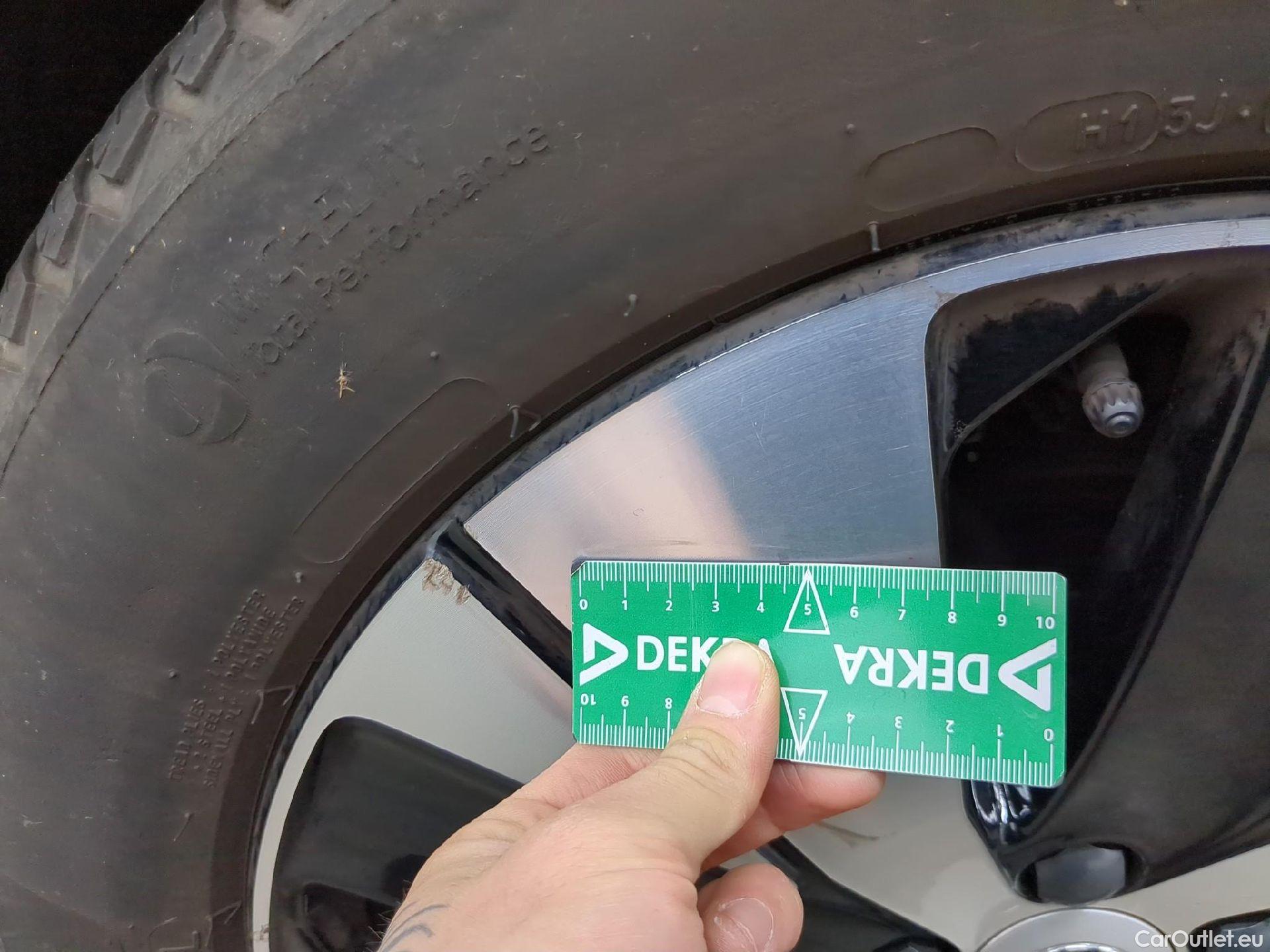  Volvo  XC 40 VOLVO XC40 / 2022 / 5P / SUV Recharge T4 211 DCT7 Start #14