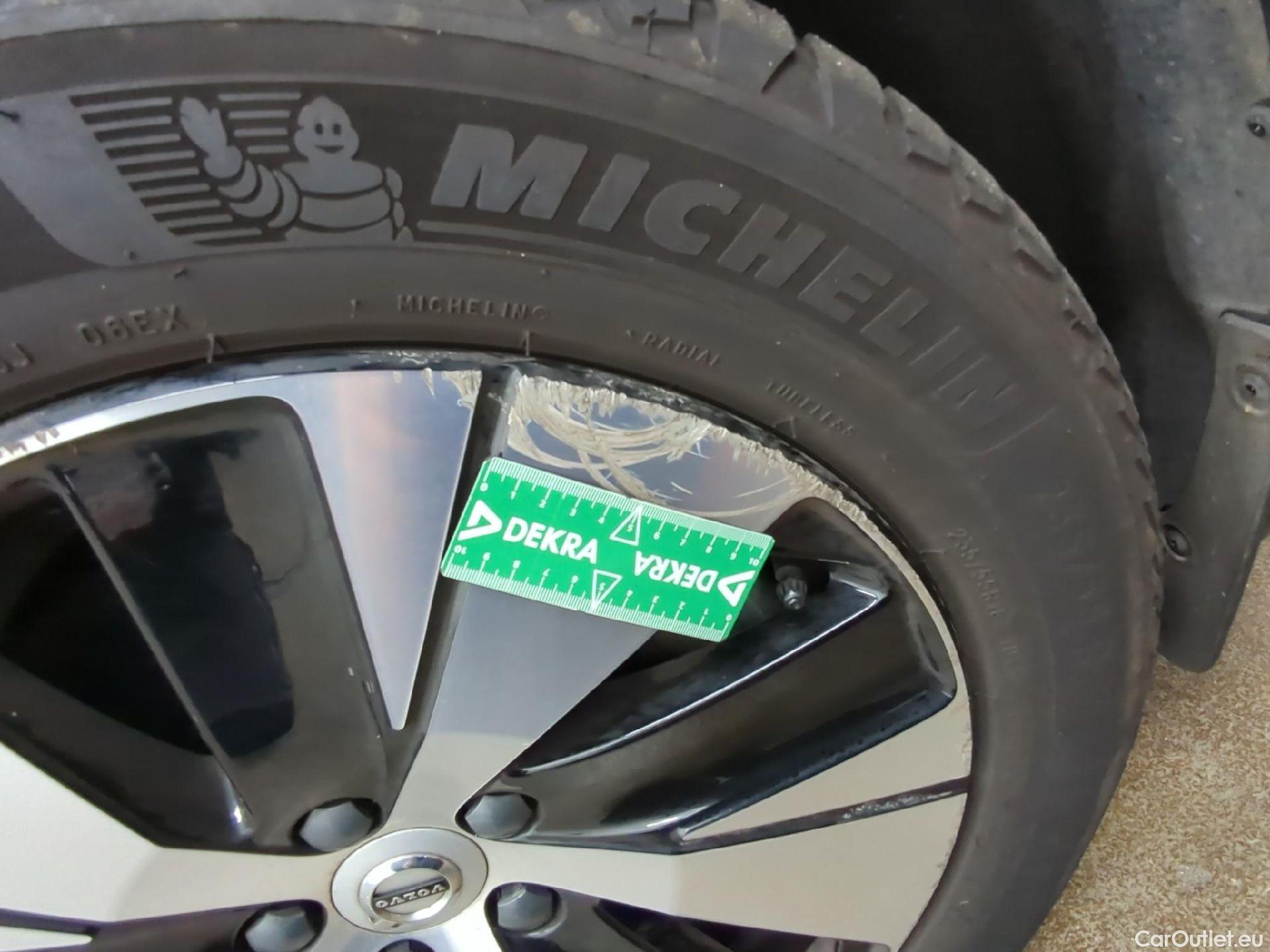  Volvo  XC 40 VOLVO XC40 / 2022 / 5P / SUV Recharge T4 211 DCT7 Start #1