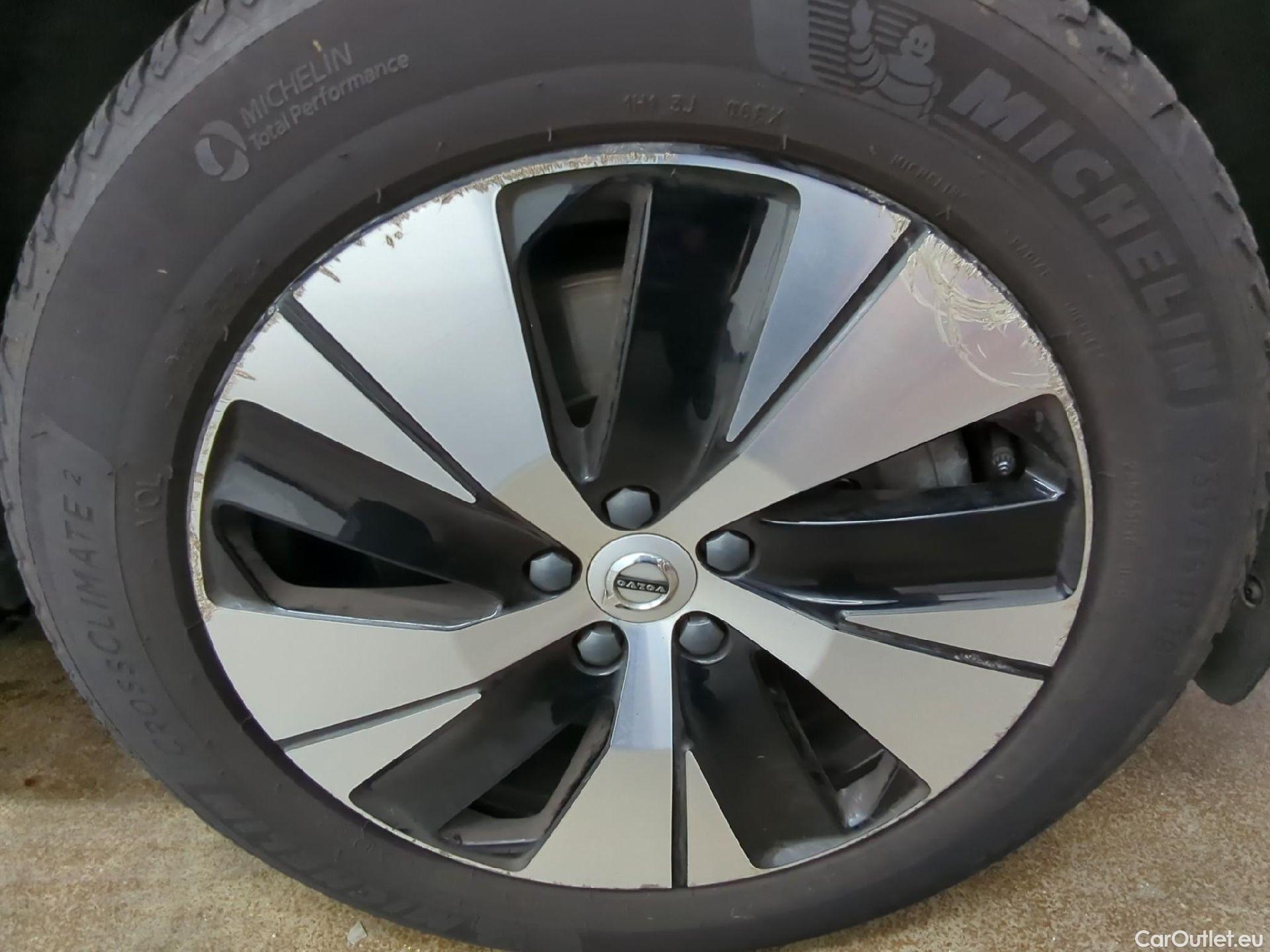  Volvo  XC 40 VOLVO XC40 / 2022 / 5P / SUV Recharge T4 211 DCT7 Start #2