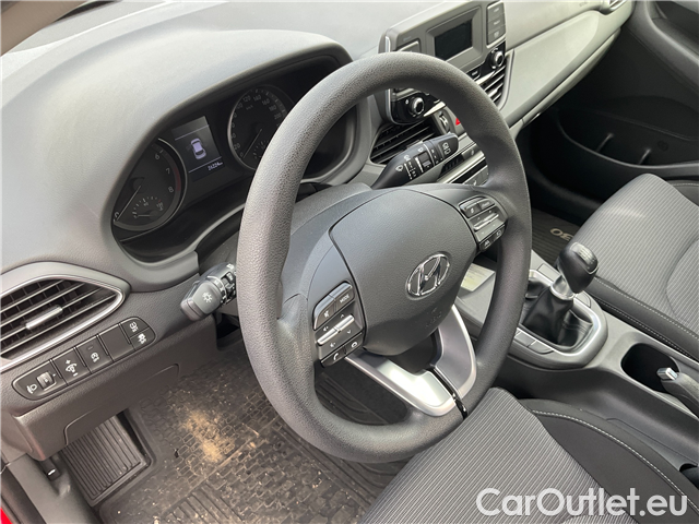  Hyundai  i30  1.5i CVVT 81 Start Plus #12