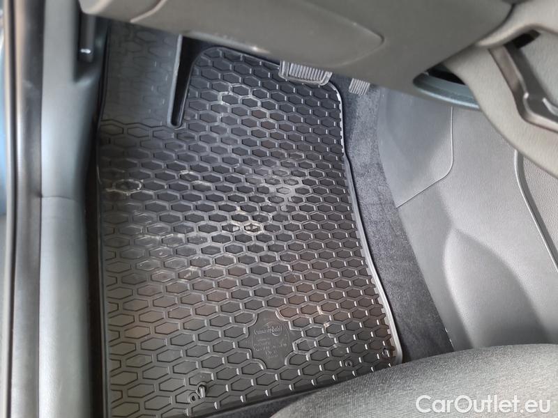  Hyundai  i30  (PD)(01.2017  ->)  kom.1.5TGDI FamilySmart AT #4