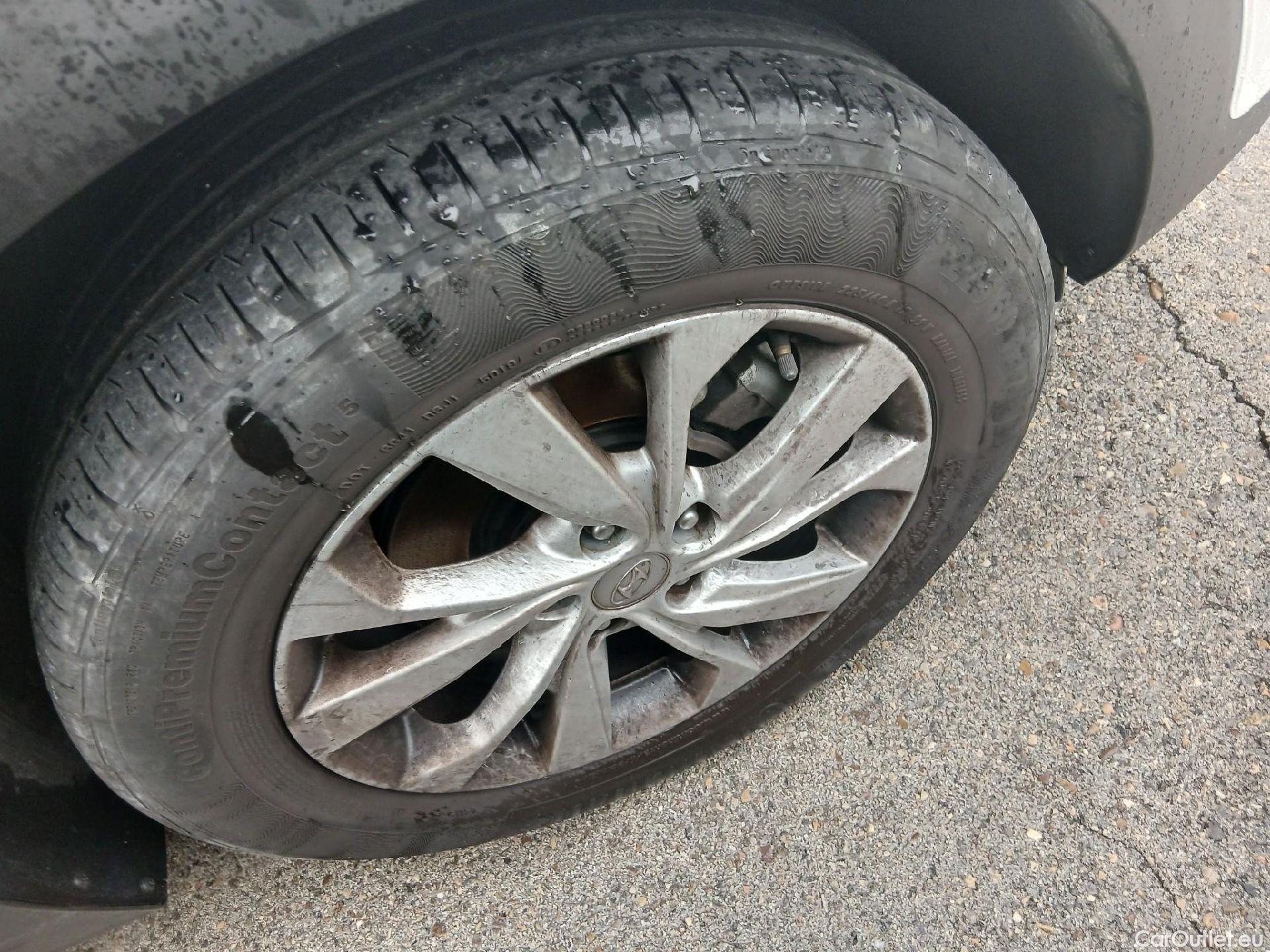  Hyundai  Tucson HYUNDAI  / 2018 / 5P / todoterreno 1.6 CRDI 85kW (116CV) 48V SLE 4X2(SP)(SL) #11