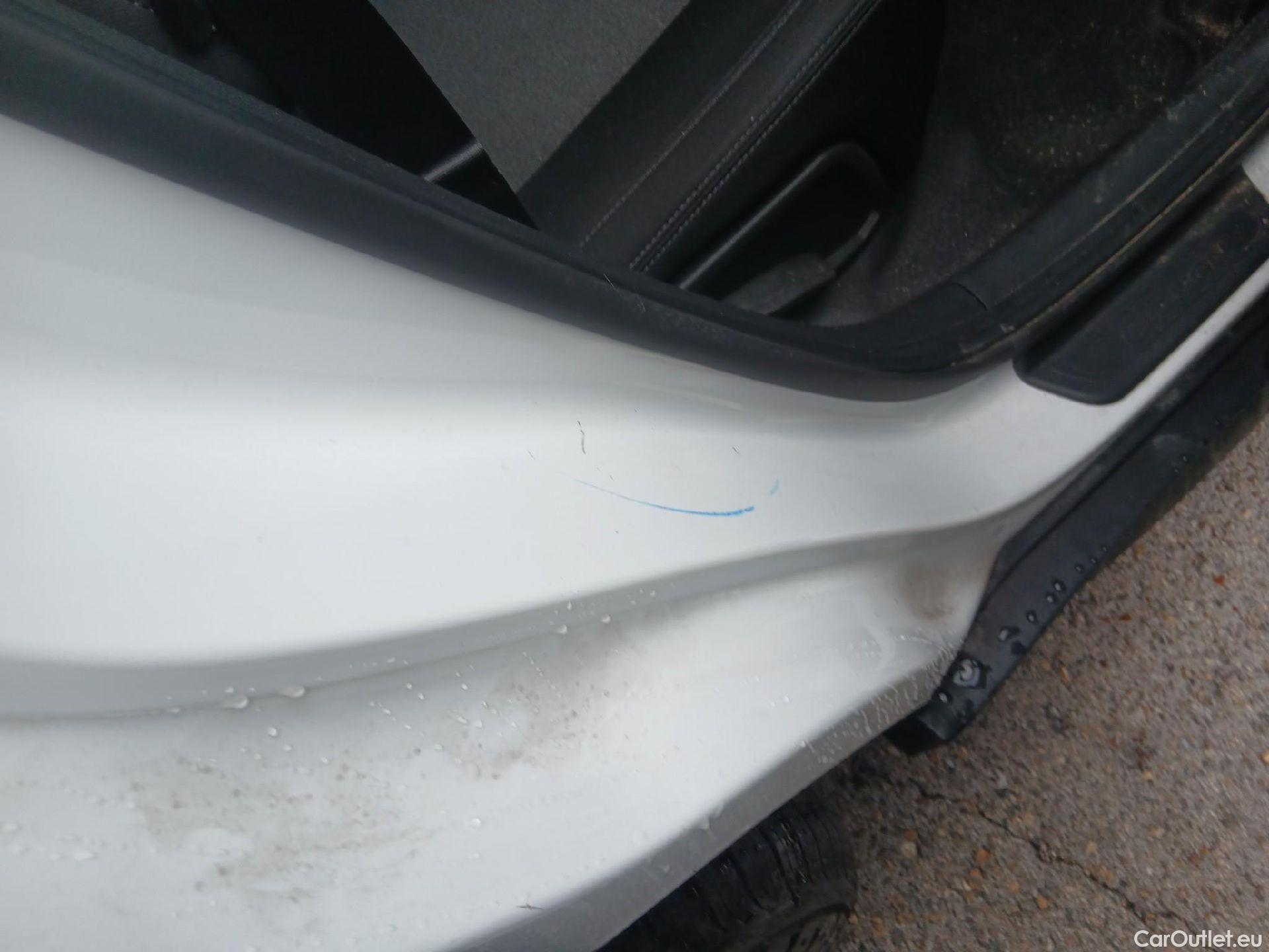  Hyundai  Tucson HYUNDAI  / 2018 / 5P / todoterreno 1.6 CRDI 85kW (116CV) 48V SLE 4X2(SP)(SL) #10