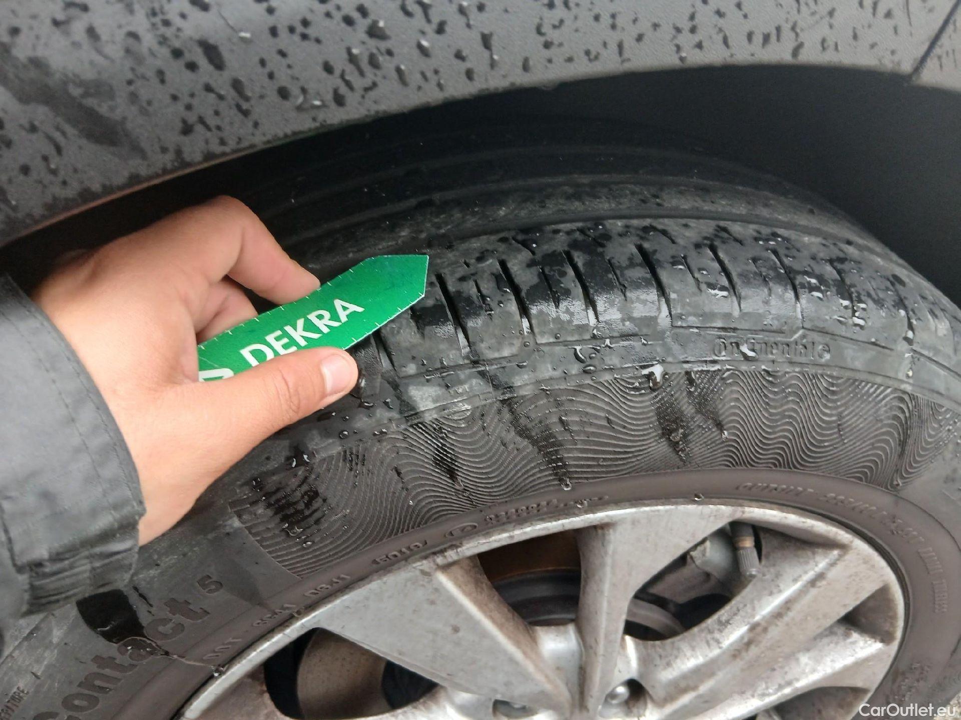  Hyundai  Tucson HYUNDAI  / 2018 / 5P / todoterreno 1.6 CRDI 85kW (116CV) 48V SLE 4X2(SP)(SL) #12