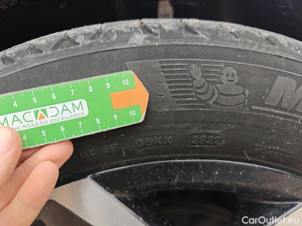  Hyundai   Ioniq HYUNDAI 5 / 2021 / 5P / todoterreno 58KWH Light RWD #4